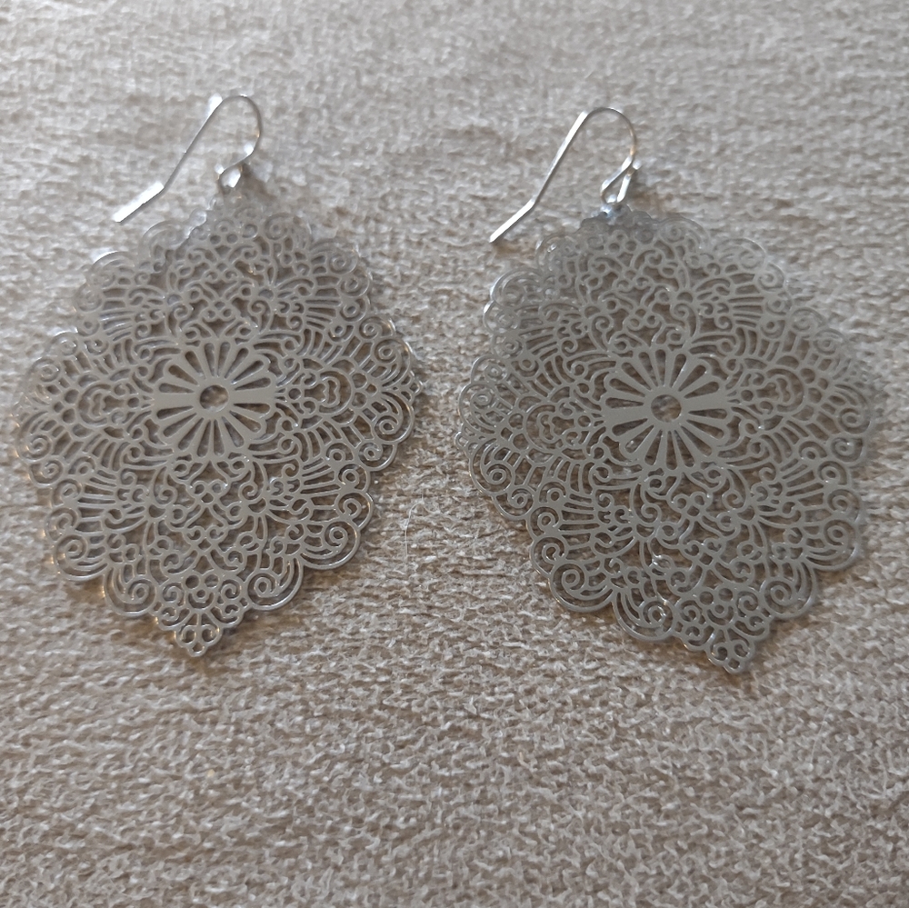 Filigree Metal Laser Cut Out Dangle Earrings Silvertone